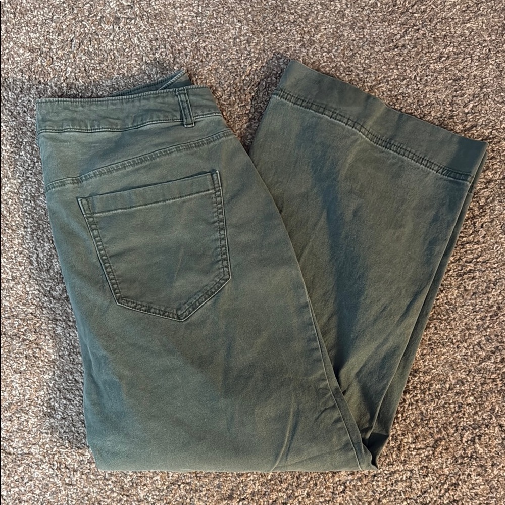 Old Navy Women's Cropped Pants - Olive Green